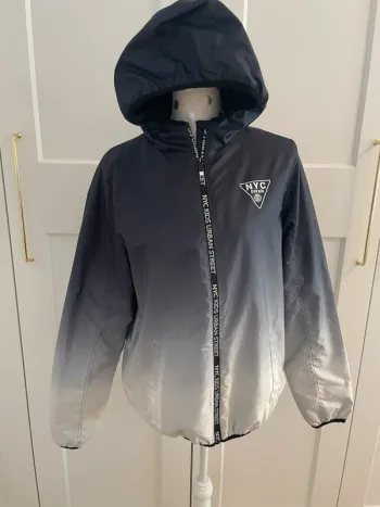 Veste coupe vent gris / blanc dégradé taille 176cm /16 ans