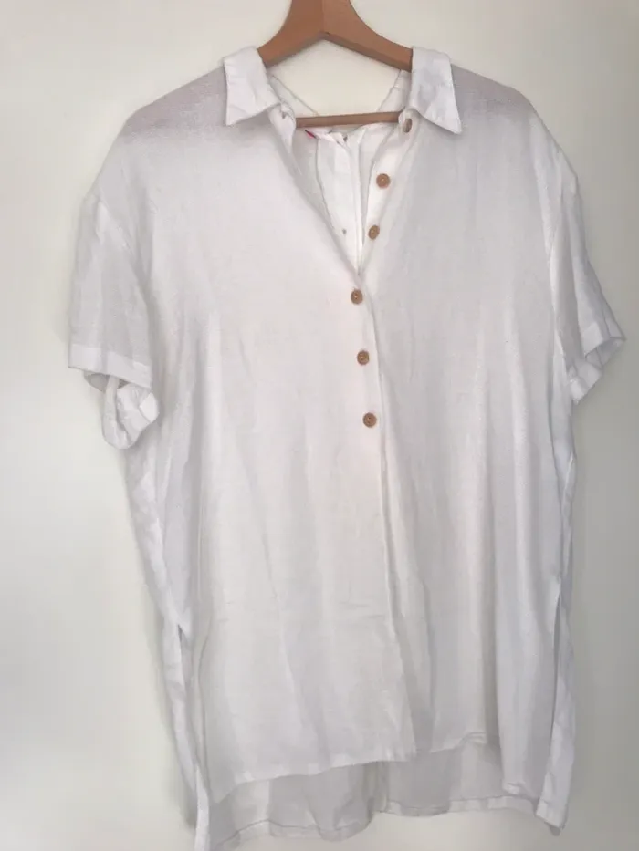 Chemise blanche boutonnage Avant et arrière en bois