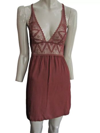 nuisette a bretelles fines réglables  marque etam  taille indiquée S = 36/38