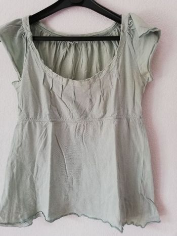 Tee-shirt t. 38 Etam décolleté forme Empire vert tendre.