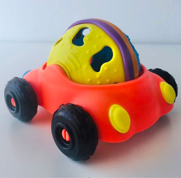 Voiture avec balle grelot Jouet 1er age - photo numéro 2