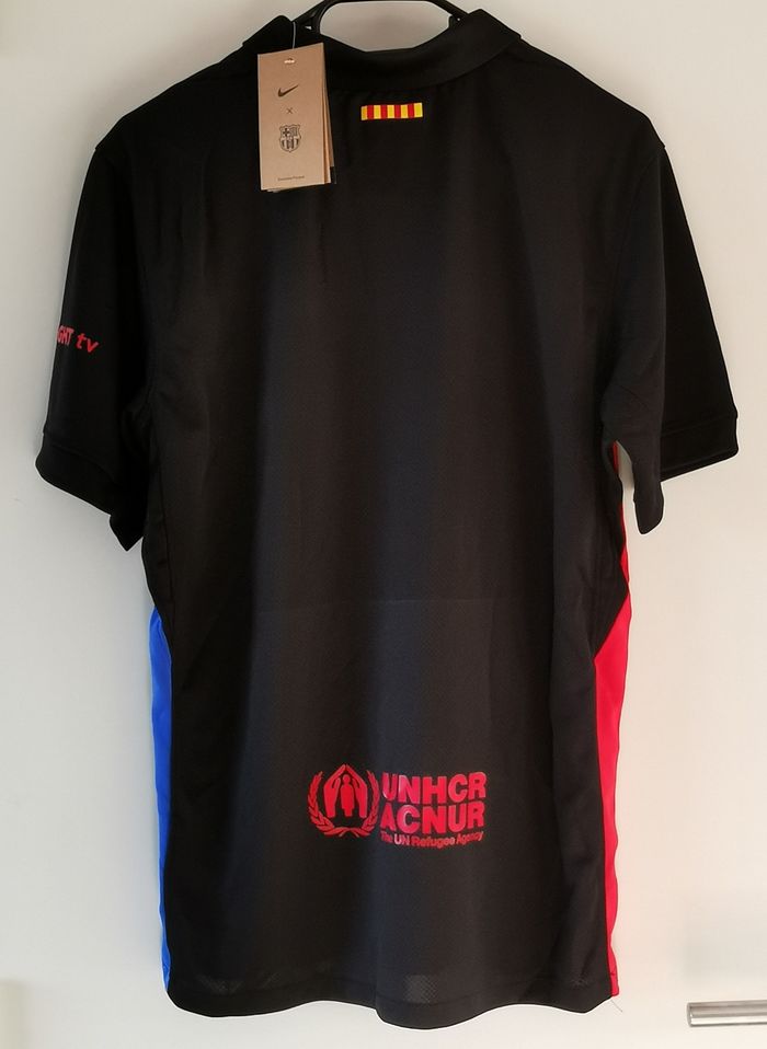 Maillot de foot Nike FC Barcelone. Tout neuf et avec étiquette. - photo numéro 2