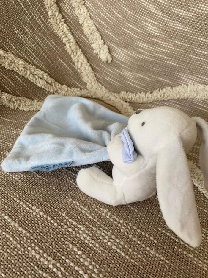 Peluche doudou et compagnie mouchoir 11cm lapin blanc et bleu parfait état - photo numéro 3
