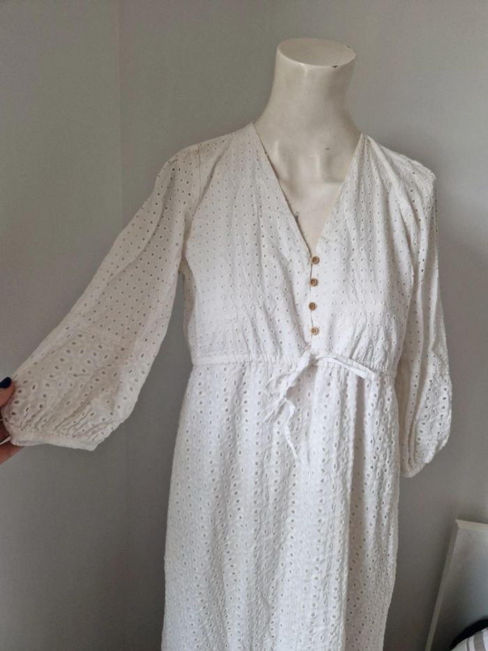 Robe blanche longue broderies manches 3 quart avec volants - photo numéro 3