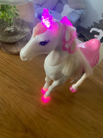 Cheval barbie lumineux sonore