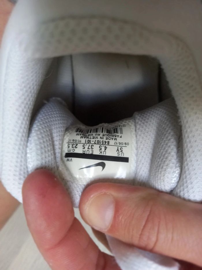Baskettes Nike taille court borough taille 37.5 - photo numéro 7