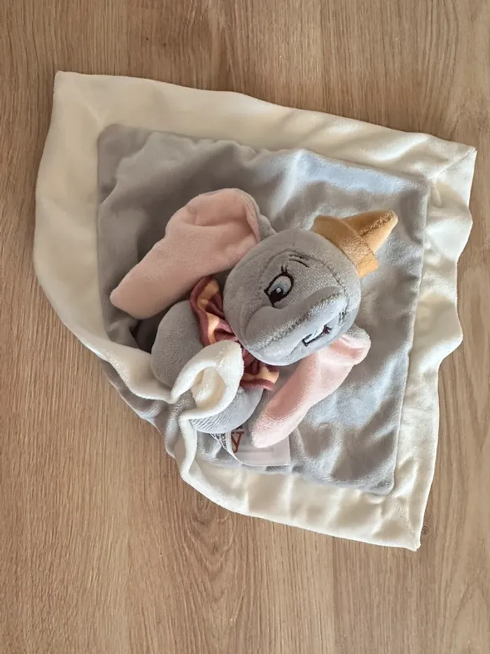 Doudou dumbo Kiabi neuf - photo numéro 2