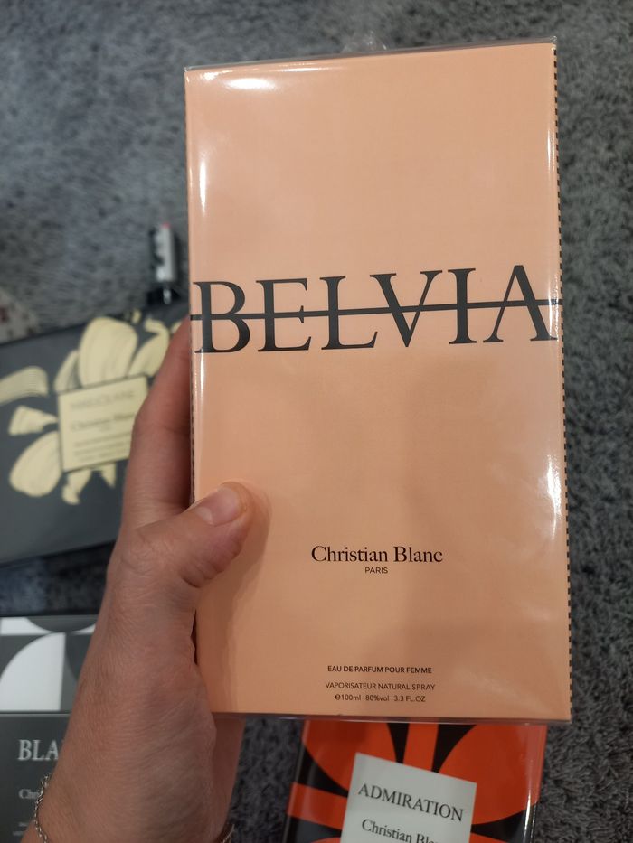 Lot de 5 parfums 100mL et 75 mL neufs . Scellé - photo numéro 5