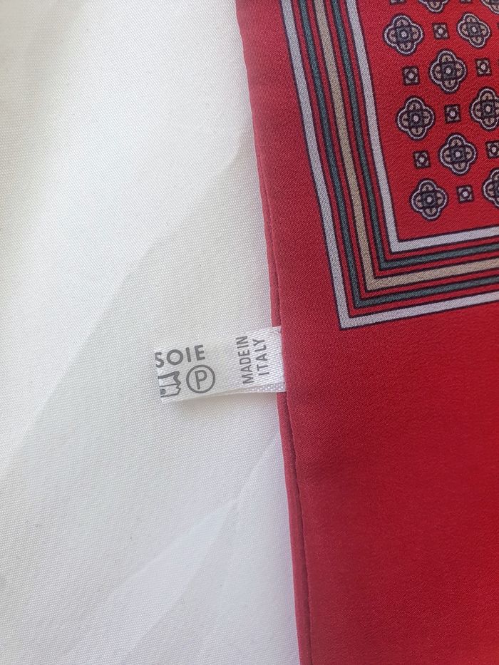 Etole foulard écharpe en soie Guy LAROCHE Paris - photo numéro 4