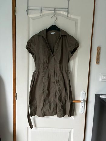 Robe chemise kaki avec ceinture
