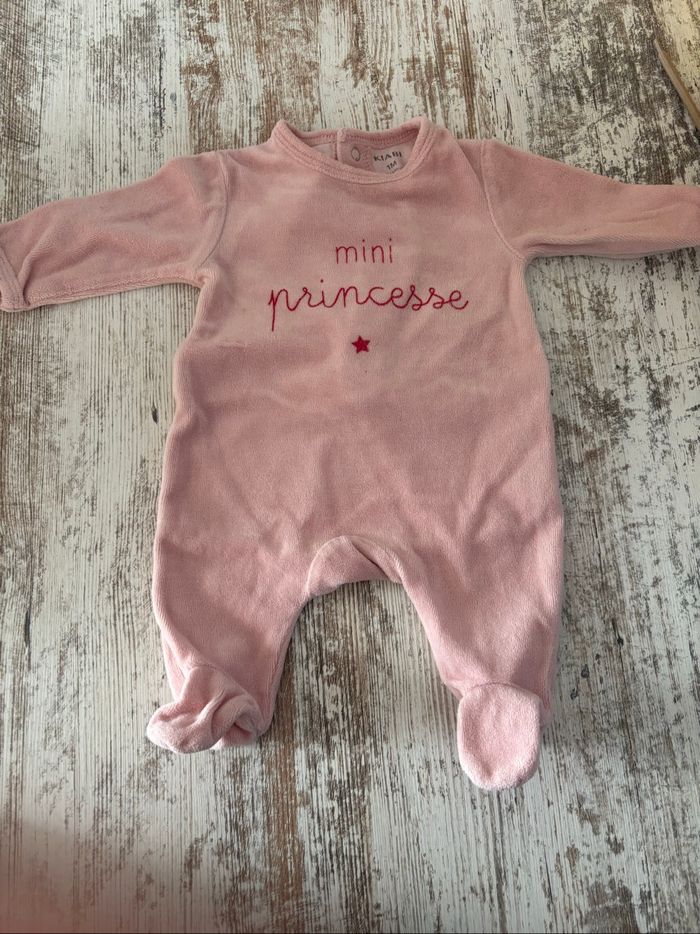 Lot pyjamas  1 mois  fille - photo numéro 5