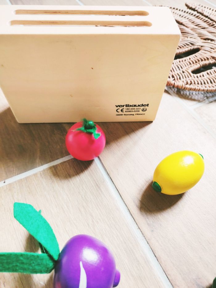 🥬Dinette cagette marchand(e) de légumes en bois et feutrine marque Vertbaudet - photo numéro 4