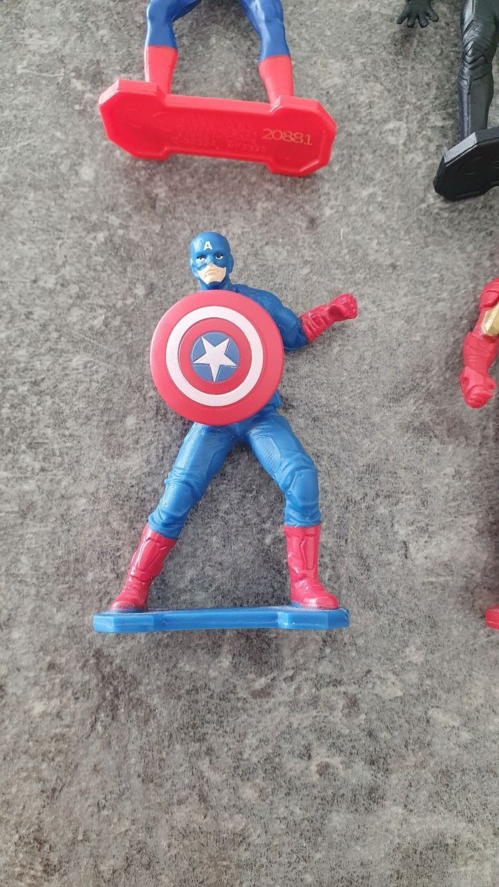 4 personnages Marvel - photo numéro 5