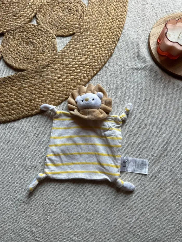 Doudou plat lion – Blanc & jaune rayé – Très bon état