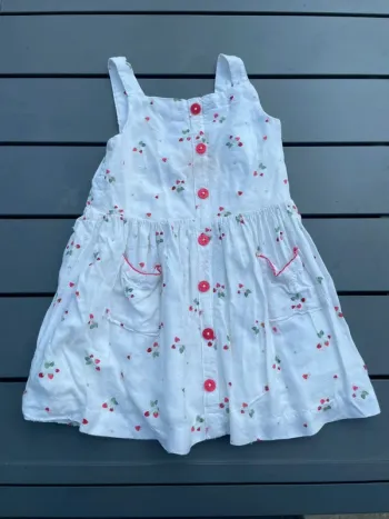 Joli robe brodée "fraises" taille 4 ans