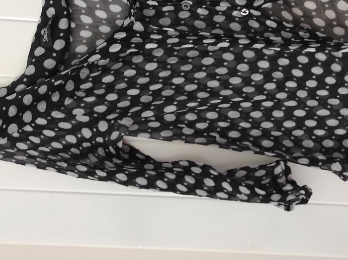 Chemisier en soie noir et blanc à pois – Taille 40 - photo numéro 4