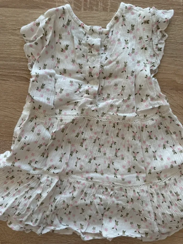 Robe blanche à motifs rose et vert 12 mois TBE - photo numéro 5