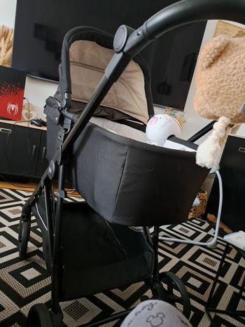 Poussette et nacelle chicco seety