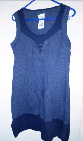 Robe marine rayée neuve 42