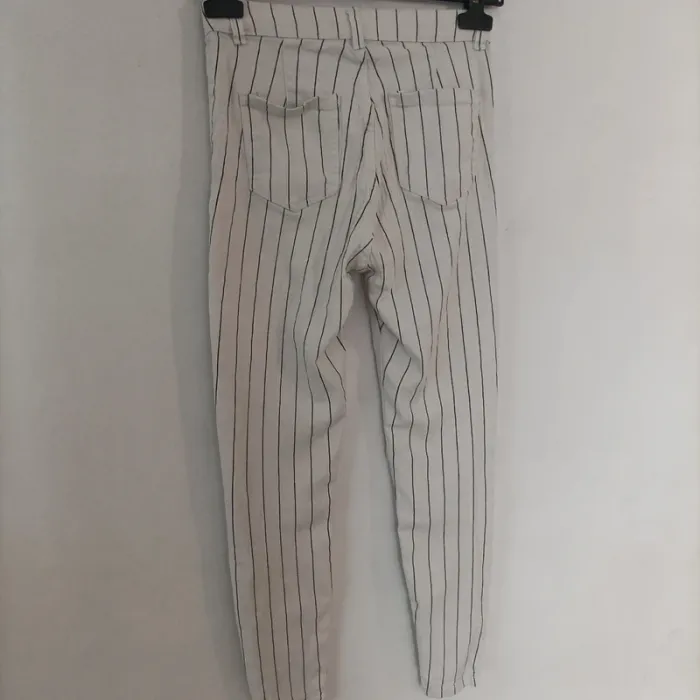 Pantalon 7/8 ème Bershka taille 38 - photo numéro 4