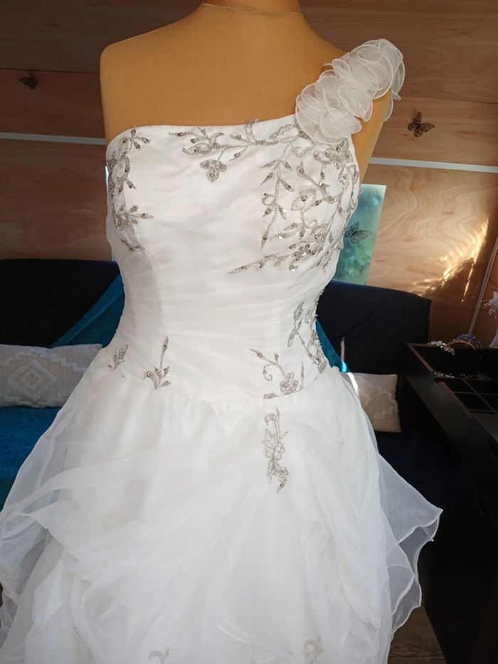robe de mariée unique taille 38/40 - photo numéro 4