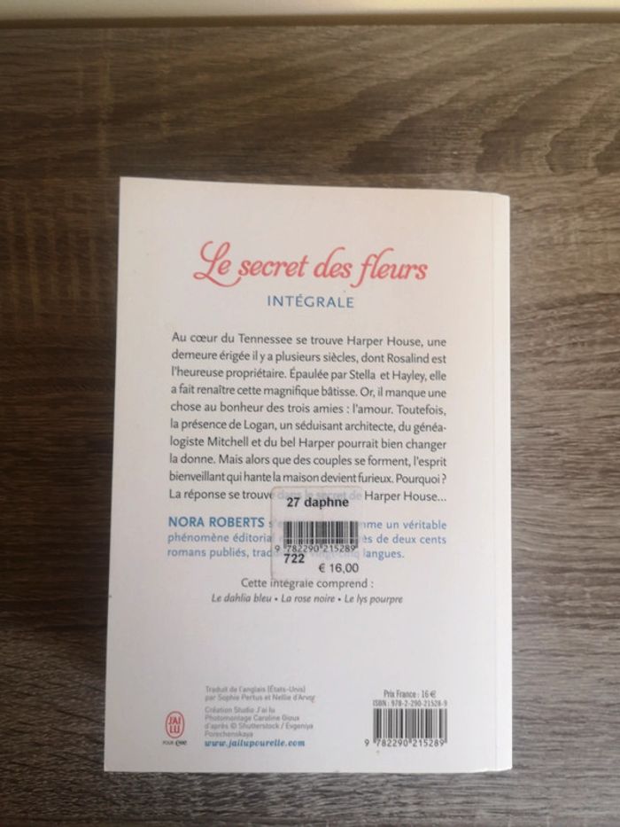 Livre romance broché Le secret des Fleurs de Nora Roberts - photo numéro 2