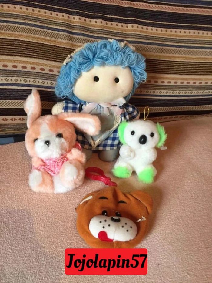 Lot 3 peluches et une poupée en chiffons