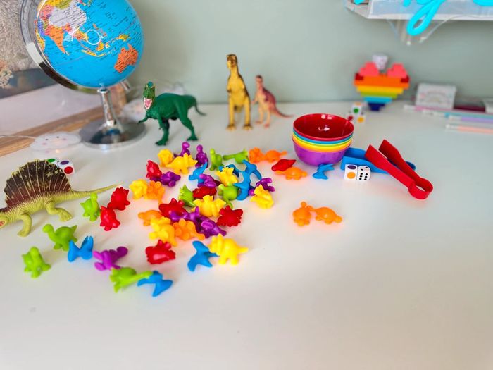 Figurines colorées les Dino à trier: Dénombrer, Compter, Couleurs,Motricité - photo numéro 5