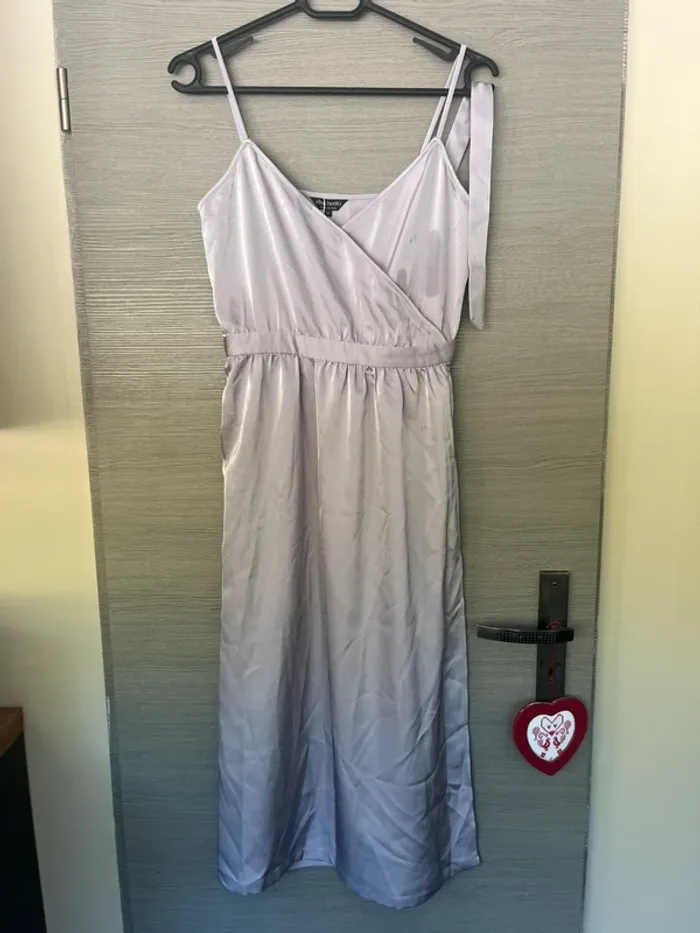 Robe satinée👗 - photo numéro 2