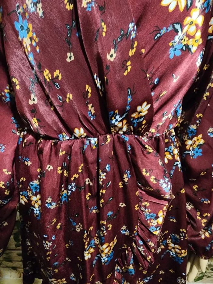 🌸Robe satin Bordeau fleurie Bluroyal Taille 36🌸 - photo numéro 5