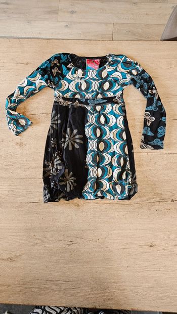Robe courte à manches longues, noire à dessin, Desigual, 5/6 ans, nickel