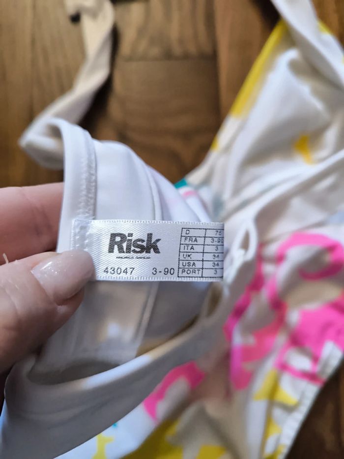 Maíllot de bain risk taille 38 et 90c - photo numéro 3