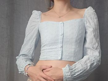 Crop top bleu pastel