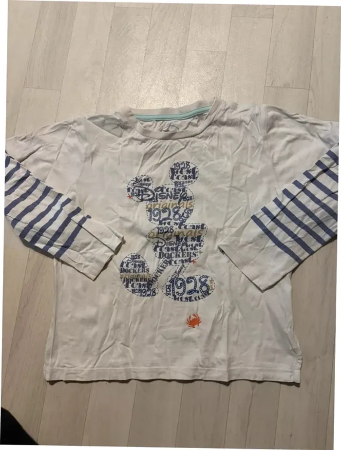 T-shirt Disney Mickey 7/8 ans blan et bleu manches longues très bon état