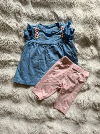 Ensemble t-shirt et legging court