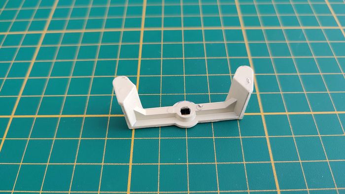 Axe fixation pièce détachée miniature Solido Ford V8 1936 citerne California oïl 1/19 1/19e #C65 - photo numéro 3