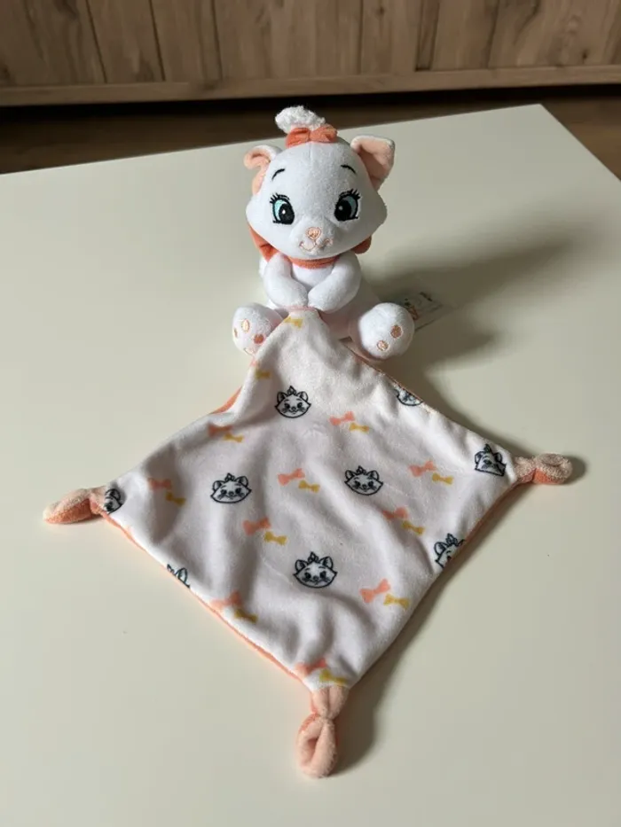 Doudou mouchoir Marie Disney
