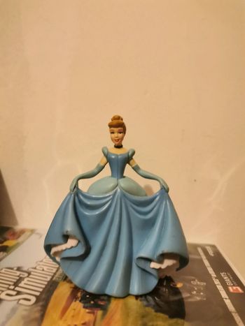 Figurine cendrillon du coffret deluxe de Disneyland