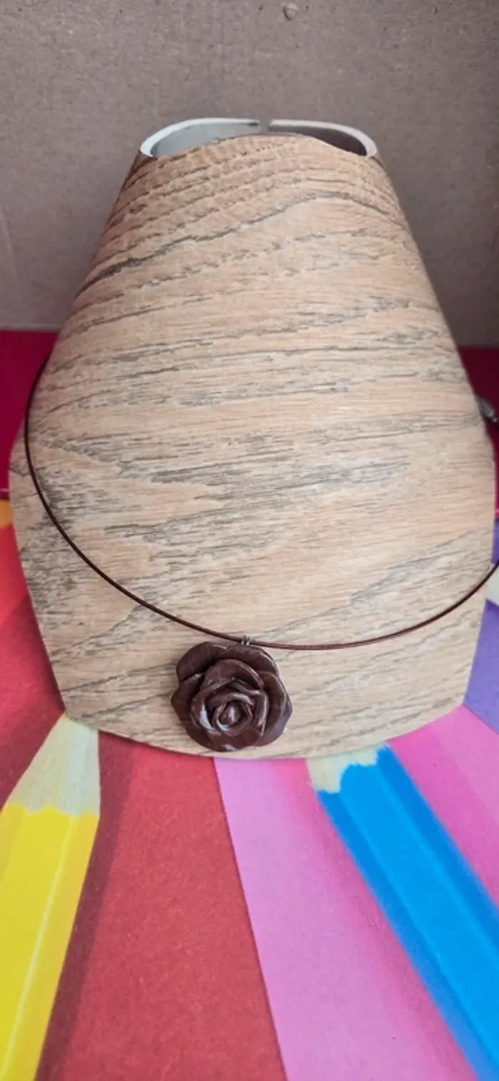 Collier rose marron fimo neuf