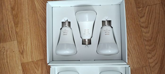 3 ampoules Philips hue color et white 75w 1100 Lumens neuves