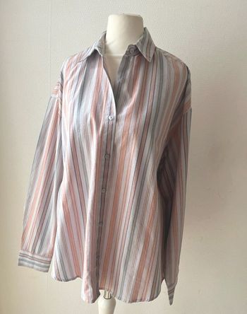 chemise camaïeu taille S, rayée gris, corail et bleue, 100 % coton