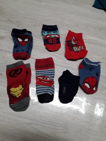 Lot chaussettes / socquettes 23/26 +Chaussettes Mickey 21/23