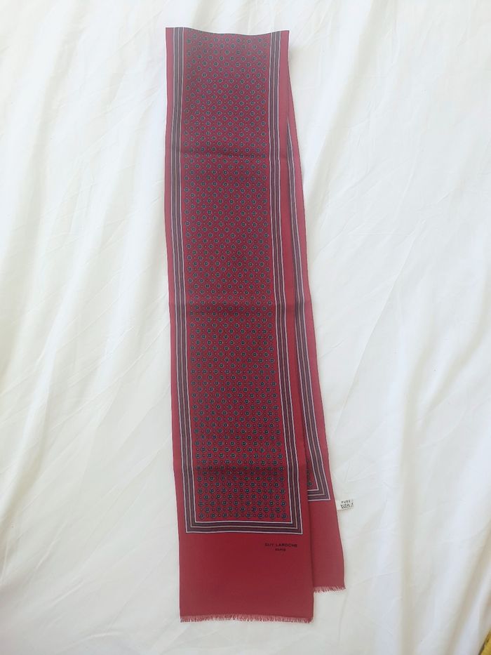 Etole foulard écharpe en soie Guy LAROCHE Paris - photo numéro 3