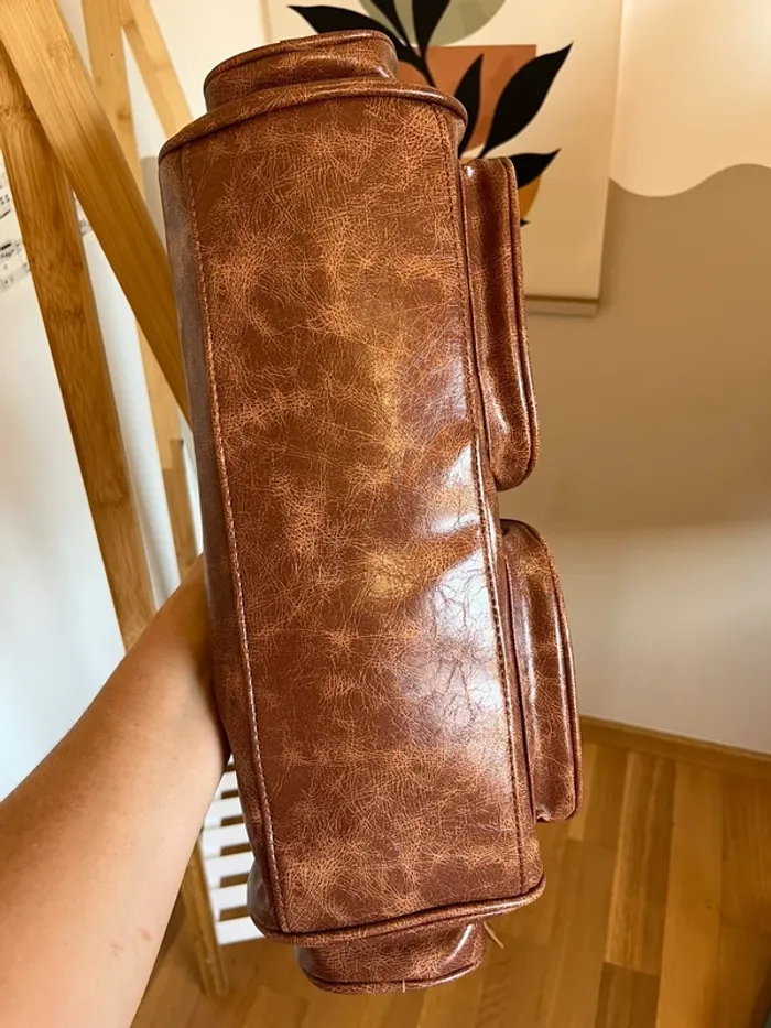 Sac style vintage y2k marron aspect verni neuf [ref 2507SBr139] - photo numéro 7
