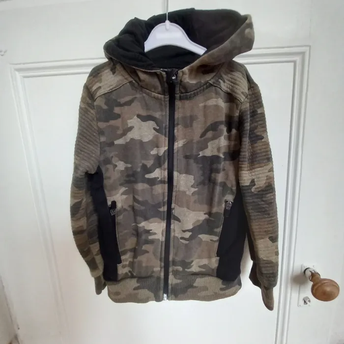 Gilet zippé à capuche 6 ans