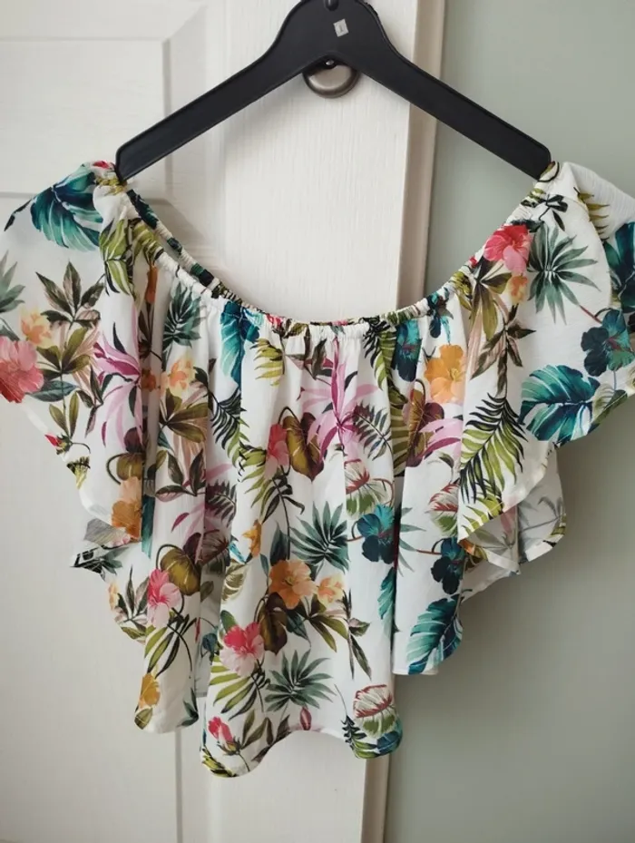 Top à volants fleurie Bershka S
