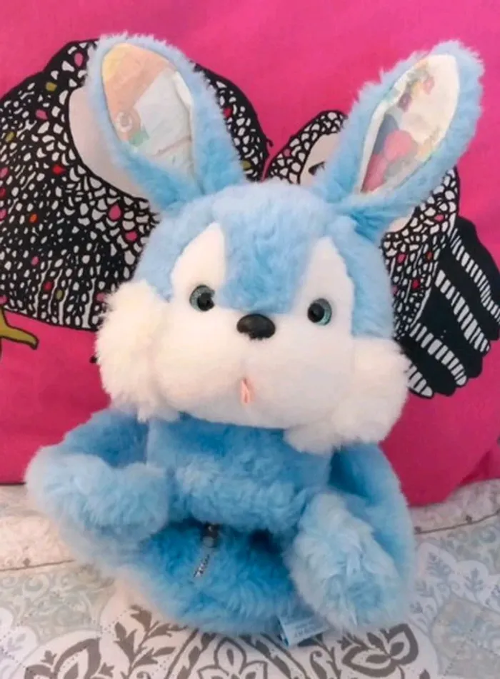 Peluche Range pyjama nounours bleu 48cm aux yeux bleus