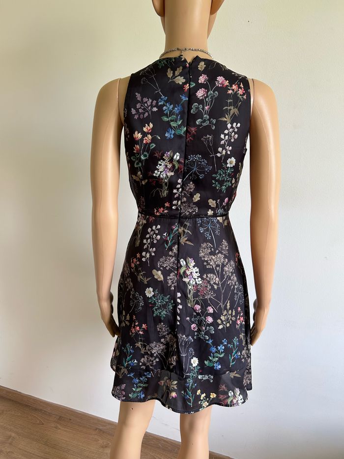 Robe noire et fleurie sans manches Morgan taille 36 TBE - photo numéro 5
