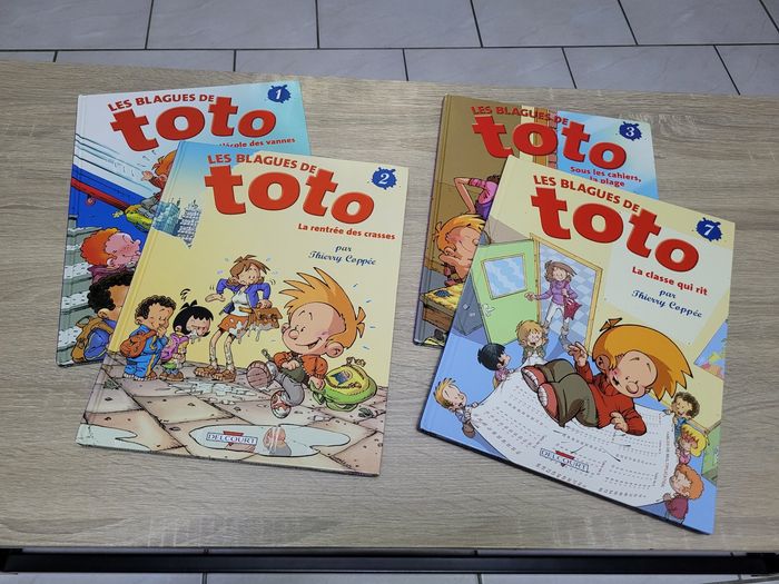 Lot de 4 livres Toto