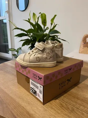 Chaussure fille taille 20